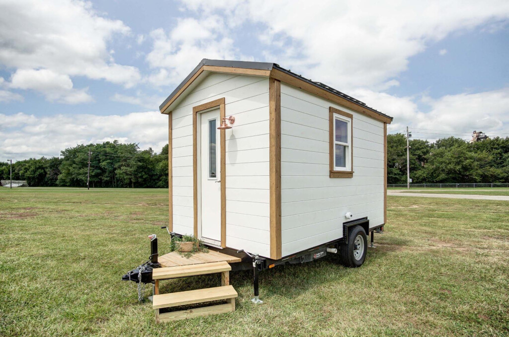 Take A Peek Inside This Adorable 100 Square Foot Tiny Home - 100 SQ FT Tiny House Plans